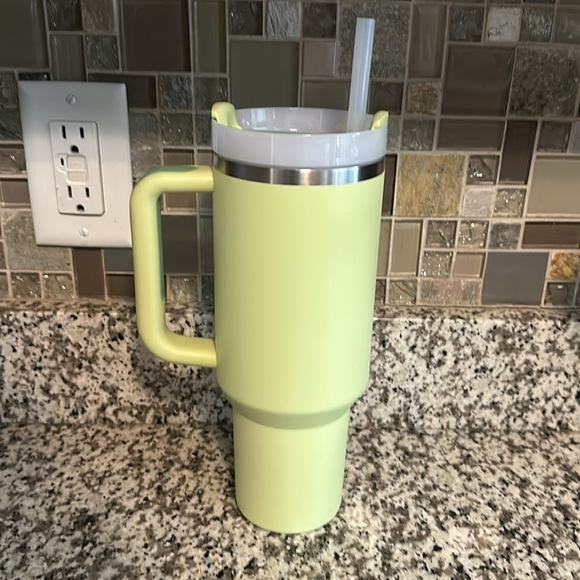 STANLEY 40oz Stainless Steel H2.0 Flowstate Quencher Tumbler -Citron - Picture 3 of 4